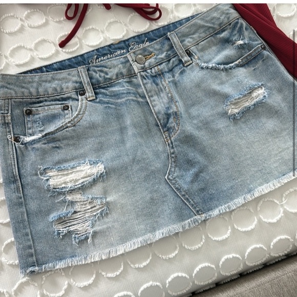American Eagle Denim distressed skirt - Picture 2 of 7